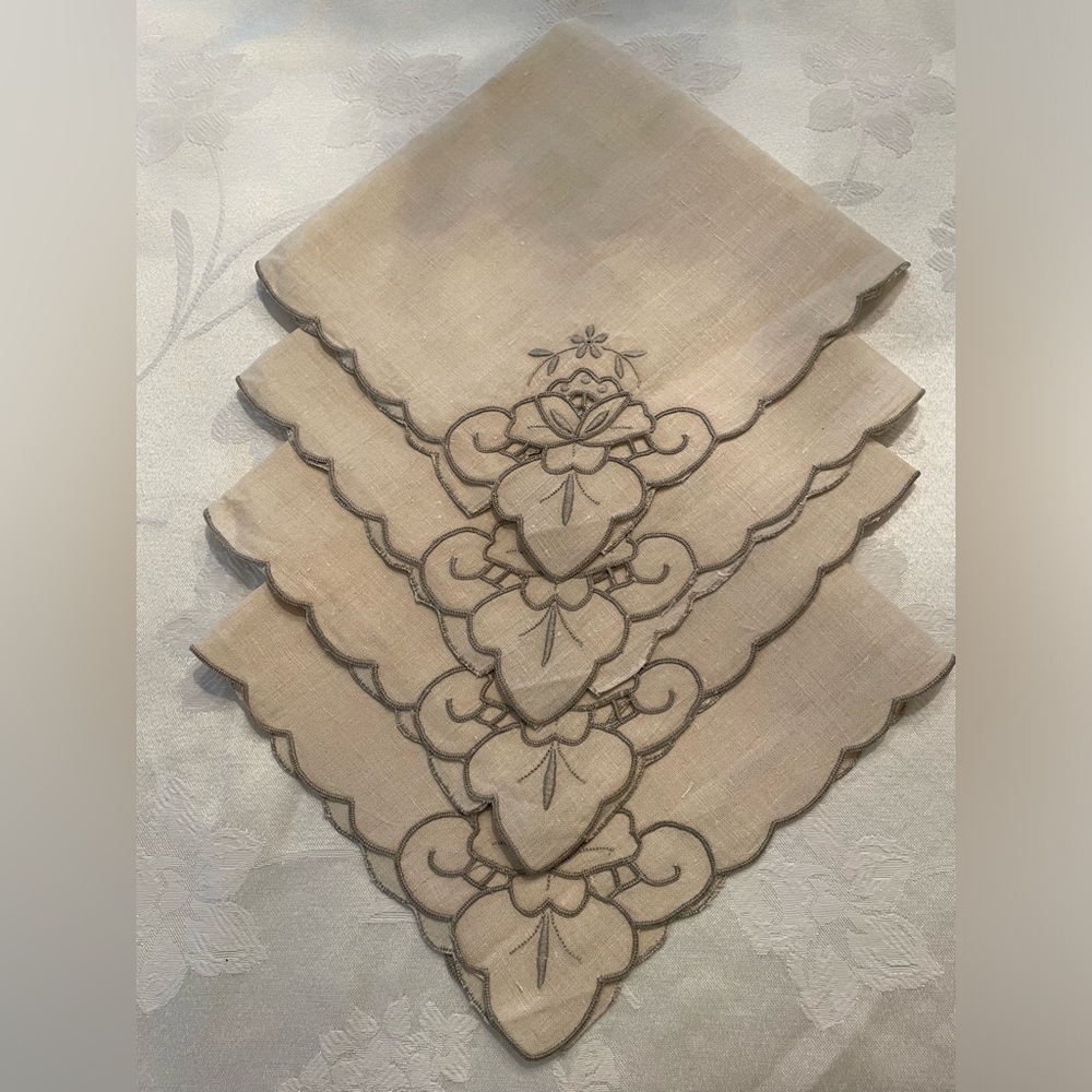NWOT Vintage linen embroidered napkins